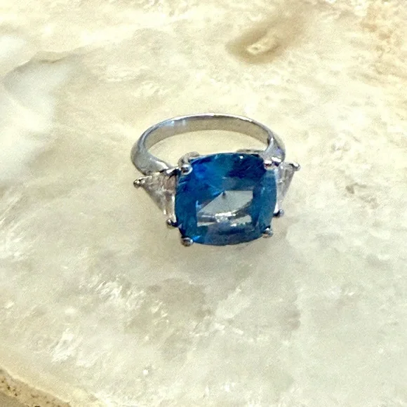 HP 🎉 Blue topaz ring size 5 - Picture 16 of 16